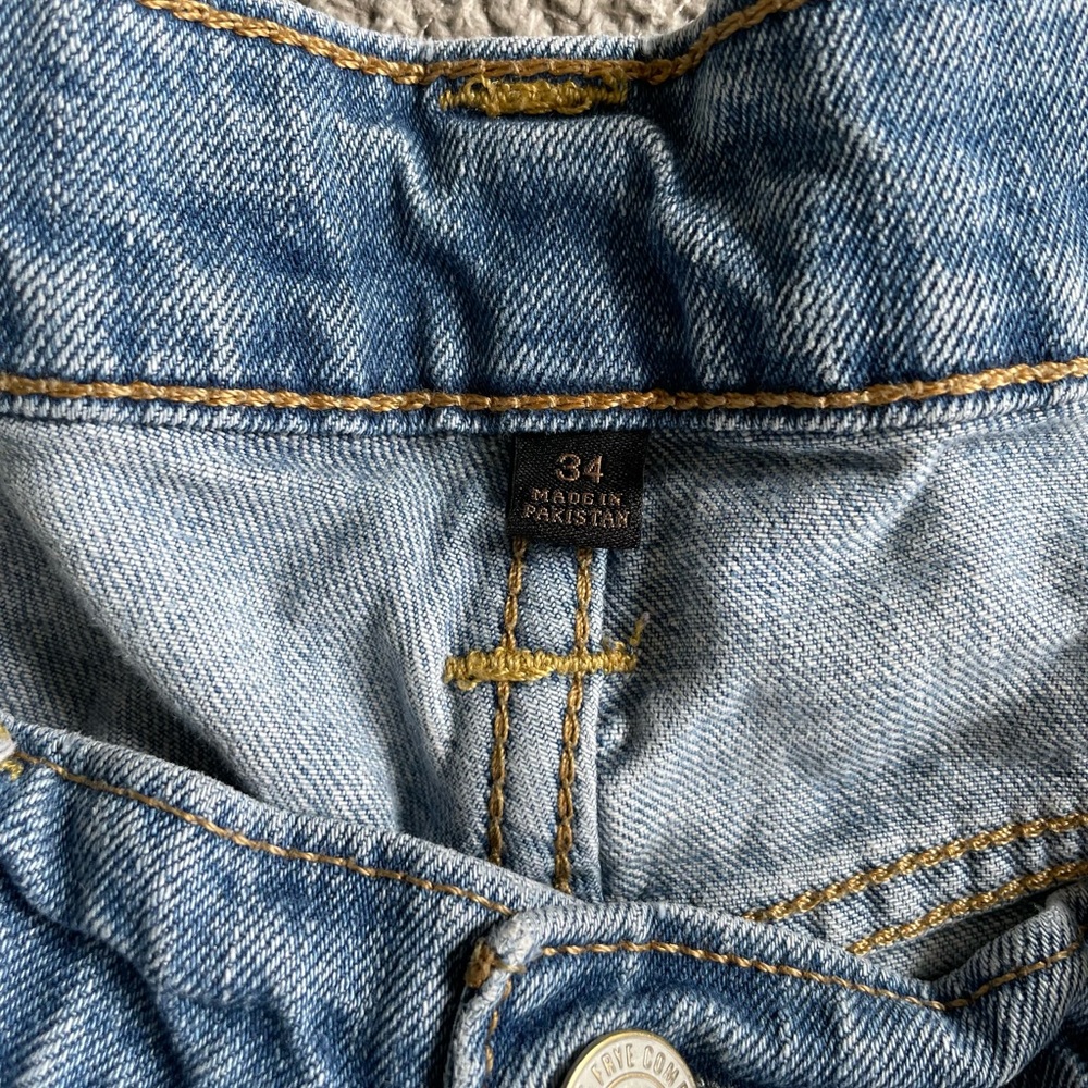 Frye Distressed Cut Off Jean Shorts Sz 34 Men’s Fit Size 8 - Picture 10 of 14